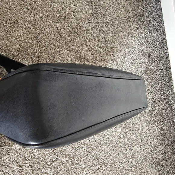 CHANEL Vintage Black Quilted Leather Shoulder Bag - Picture 12 of 16